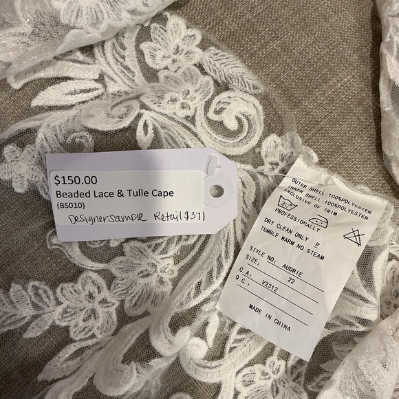 Beaded lace tulle bridal cape - Picture 4 of 5